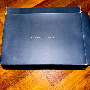 BROWN REACTION KENNETH COLE